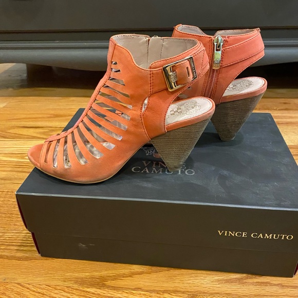 Women cut out boots - Picture 3 of 6